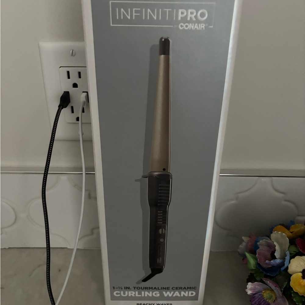 New InfinitiPro Curling Wand - Black and Gold
